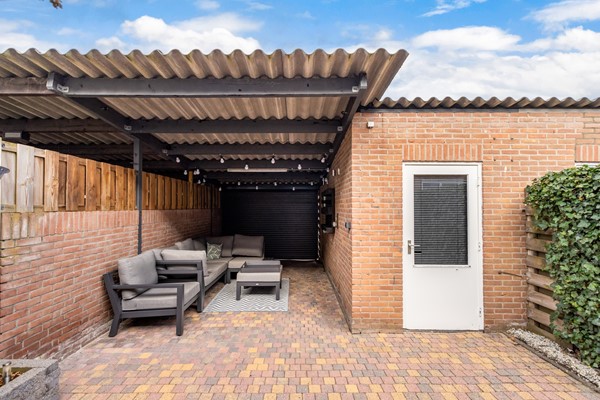 Foto - Te koop:  Verzorgde tussenwoning in Fijnaart!